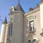 Le Chateau De Leugny Bed & Breakfast 4*