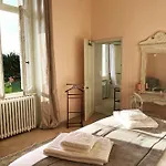 Bed & Breakfast Le Chateau De Leugny