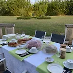 Bed & Breakfast Le Chateau De Leugny 4*