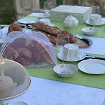 Le Chateau De Leugny Bed & Breakfast Oiron