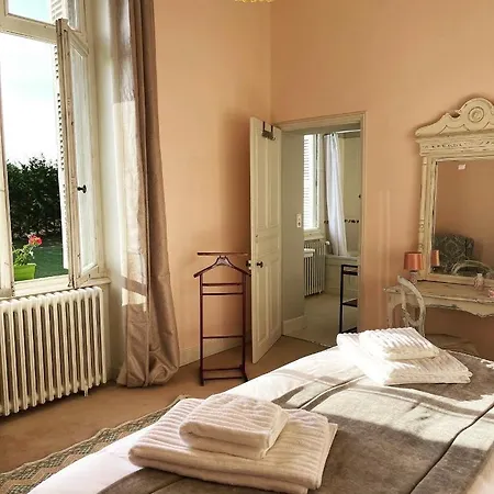 Bed and Breakfast Le Chateau De Leugny