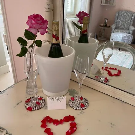 Le Chateau De Leugny Bed & Breakfast *