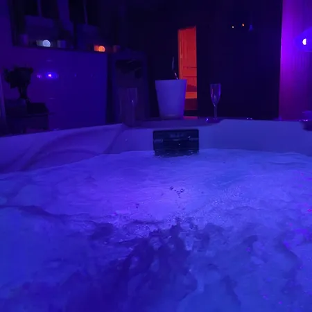 Le Chateau De Leugny Bed & Breakfast