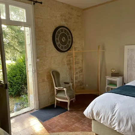 Le Chateau De Leugny Bed & Breakfast