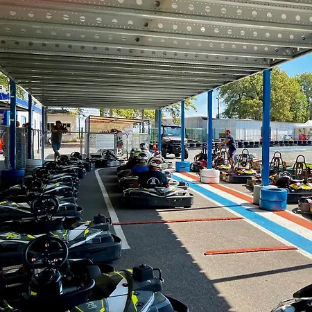 Bed & Breakfast Le Chateau De Leugny 4*