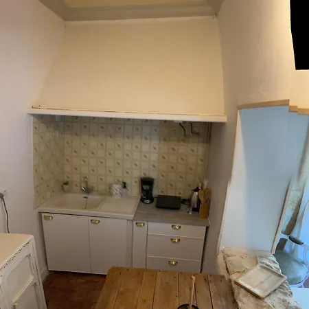 Le Chateau De Leugny Bed & Breakfast 4*