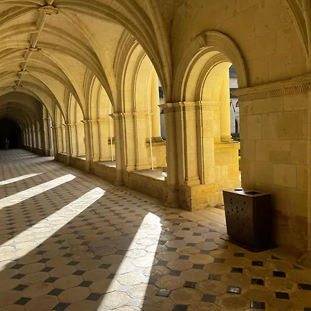 Le Chateau De Leugny Bed & Breakfast