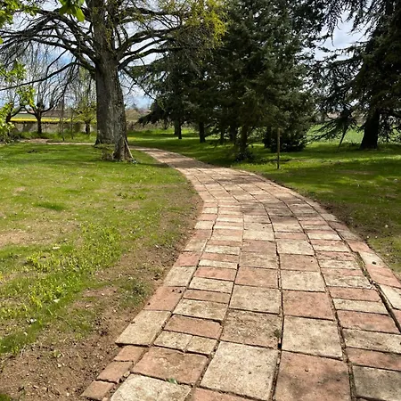 Le Chateau De Leugny