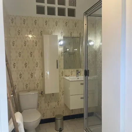 Le Chateau De Leugny Bed & Breakfast 4*