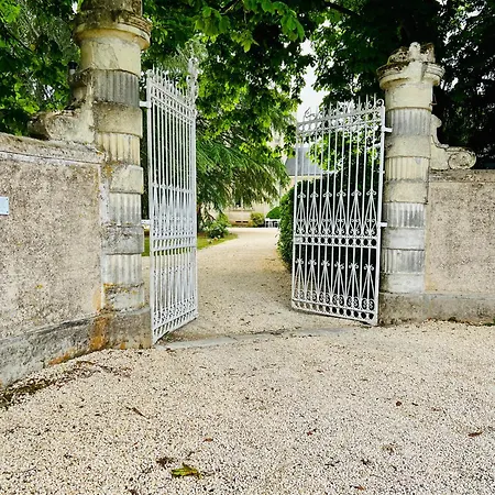 Le Chateau De Leugny Frühstückspension Oiron
