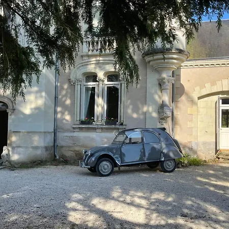 Le Chateau De Leugny Bed & Breakfast