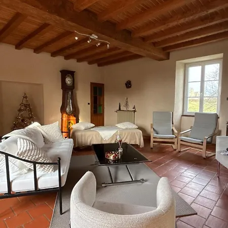 Le Chateau De Leugny Bed and Breakfast