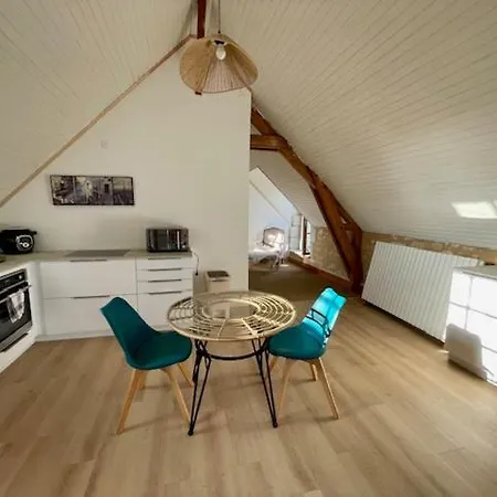 Bed and Breakfast Le Chateau De Leugny 4*