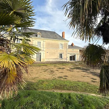 Bed and Breakfast Le Chateau De Leugny 4*